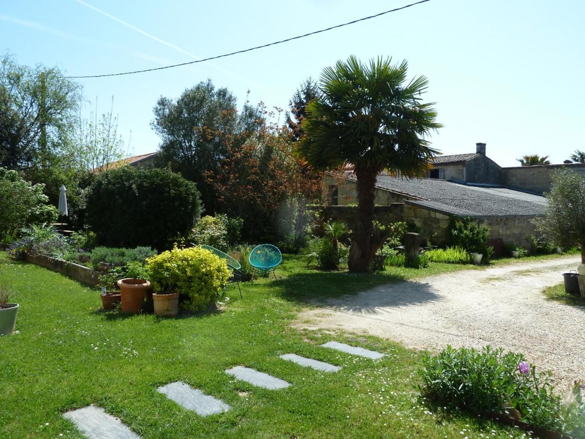 Le Pain De Lune Gite Et Chambre D'Hotes Avec Piscine Bourg-sur-Gironde Εξωτερικό φωτογραφία